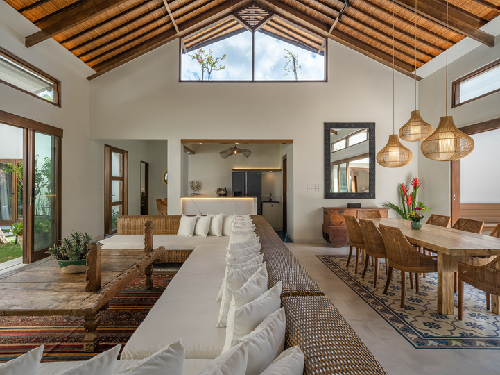 Bali'de Büyüleyici Deniz Kenarı 4BR Villa, 2256
