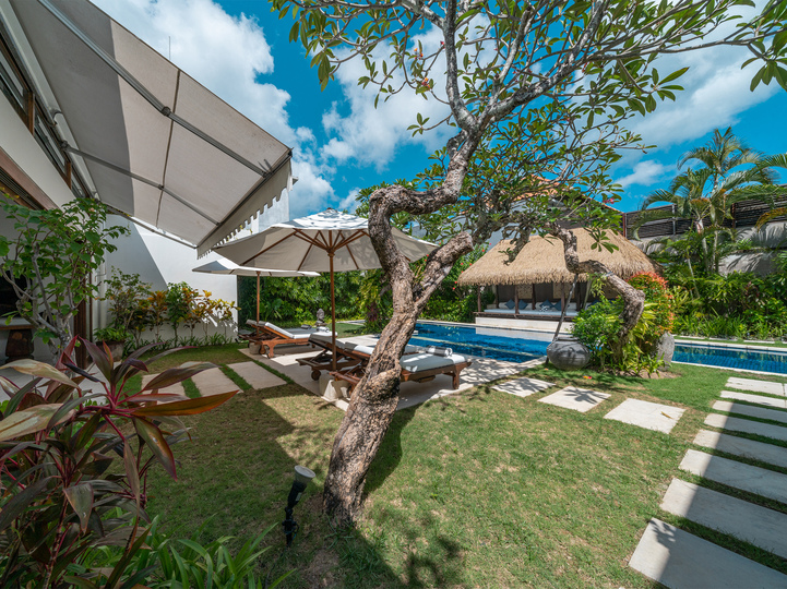 Bali'de Büyüleyici Deniz Kenarı 4BR Villa, 2256