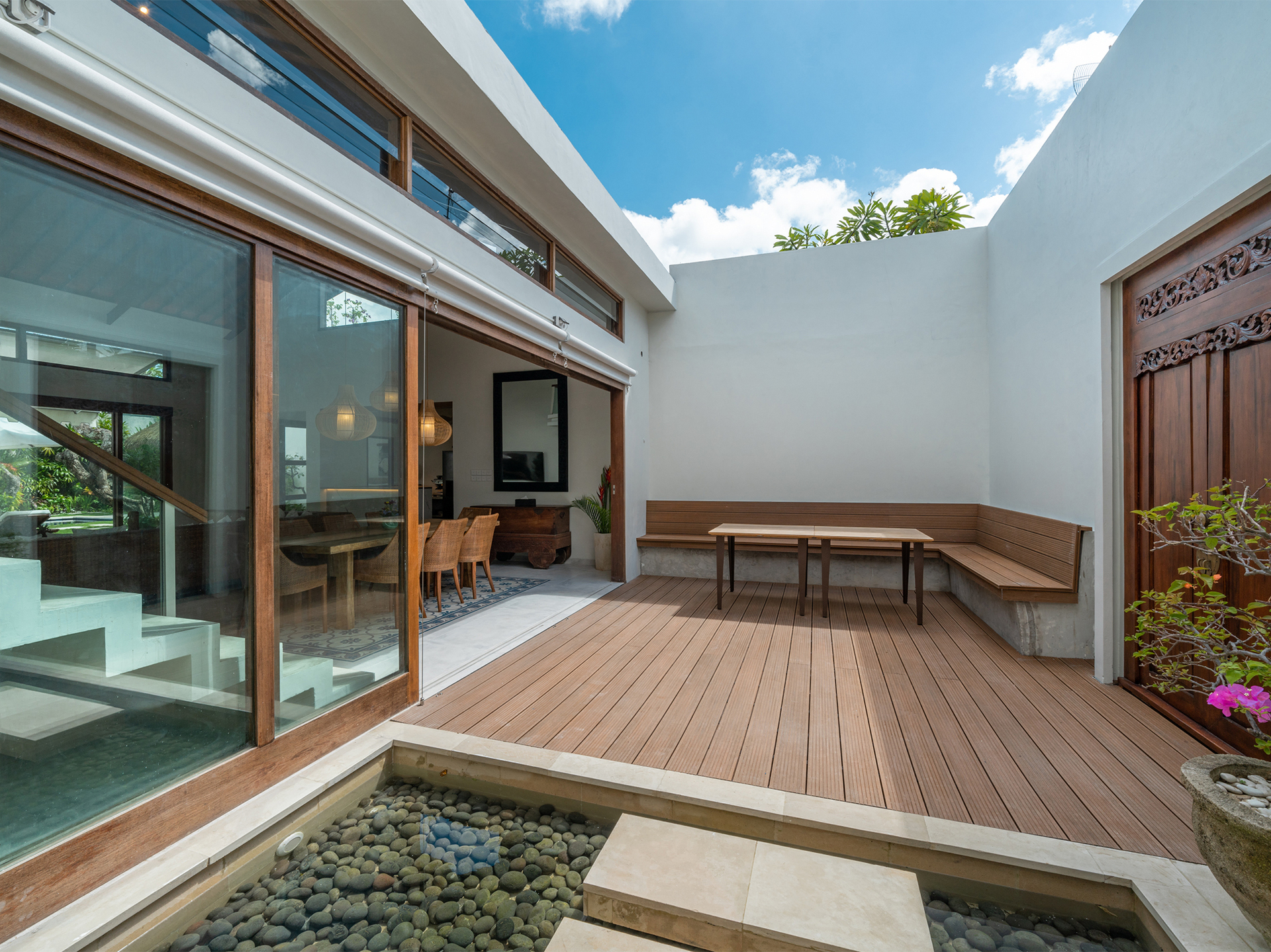 Bali'de Büyüleyici Deniz Kenarı 4BR Villa, 2256