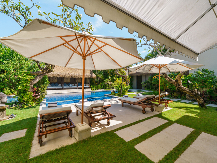 Bali'de Büyüleyici Deniz Kenarı 4BR Villa, 2256