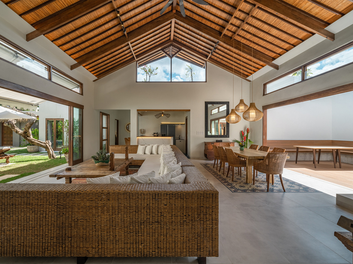 Bali'de Büyüleyici Deniz Kenarı 4BR Villa, 2256