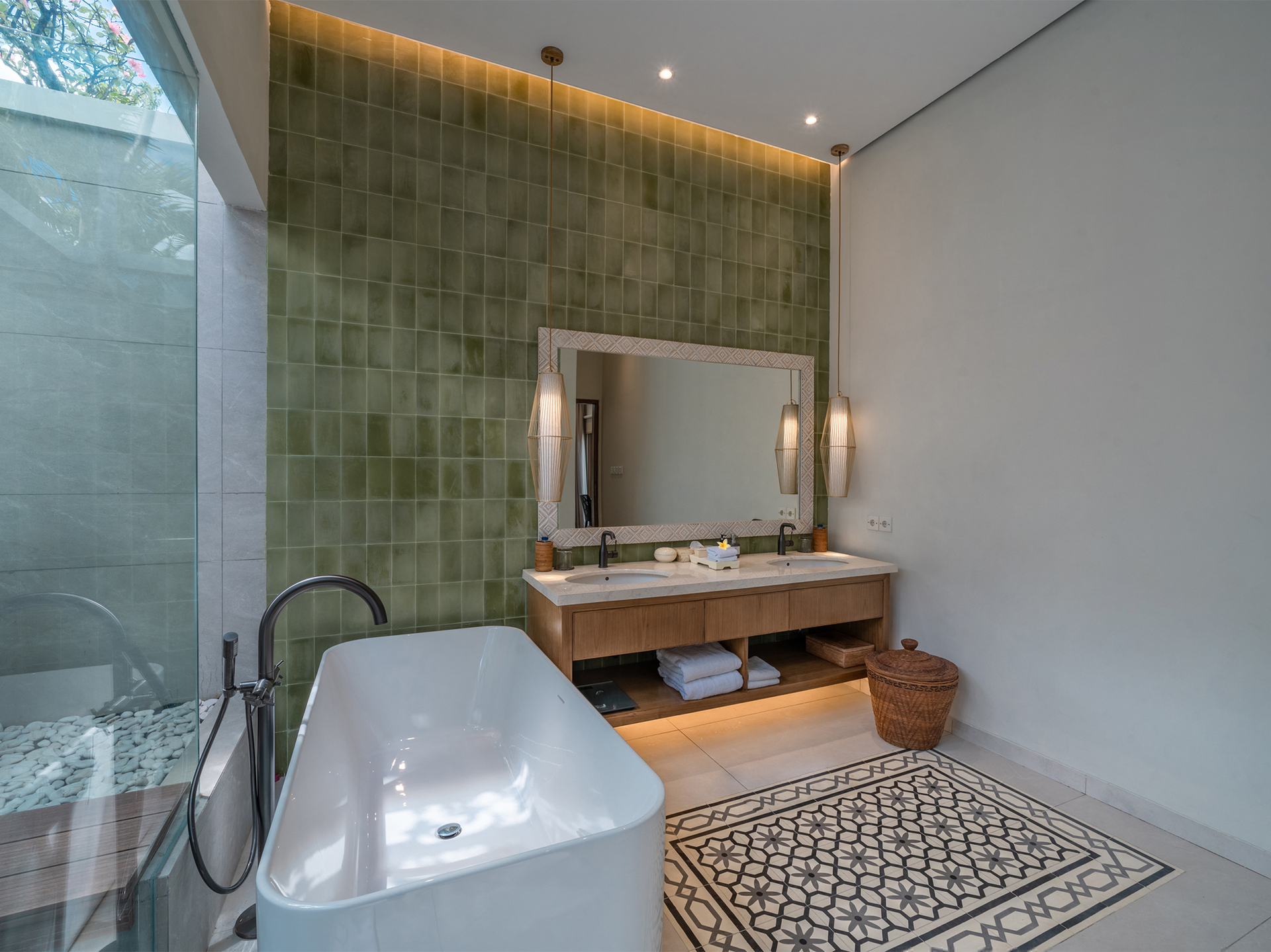 Bali'de Büyüleyici Deniz Kenarı 4BR Villa, 2256