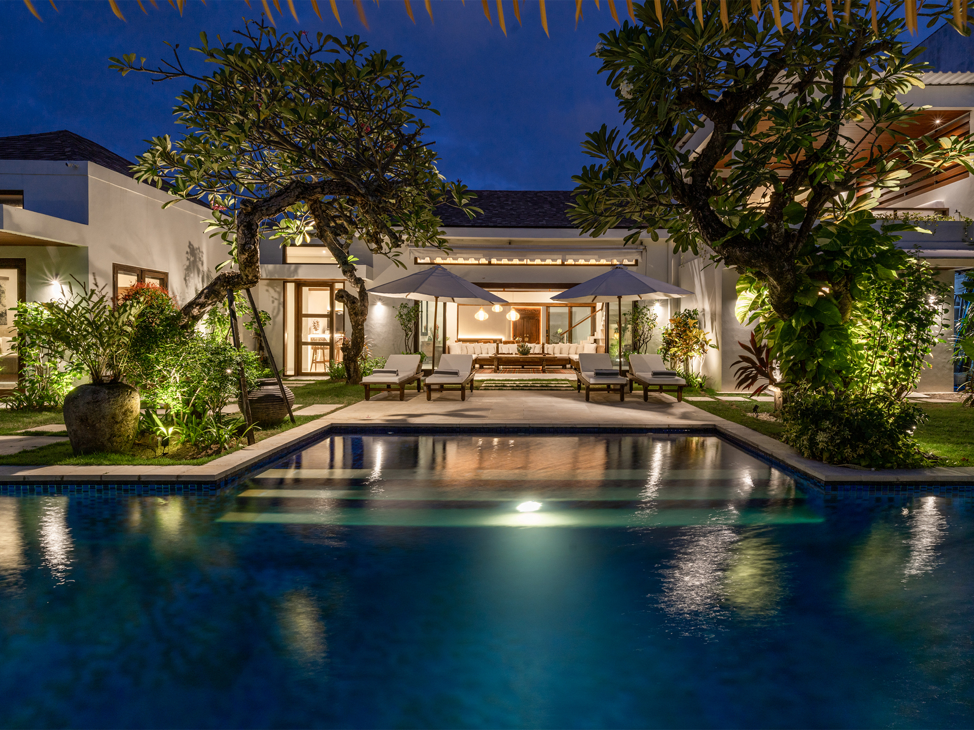 Bali'de Büyüleyici Deniz Kenarı 4BR Villa, 2256