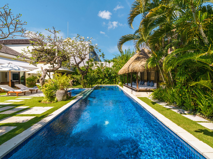 Bali'de Büyüleyici Deniz Kenarı 4BR Villa, 2256