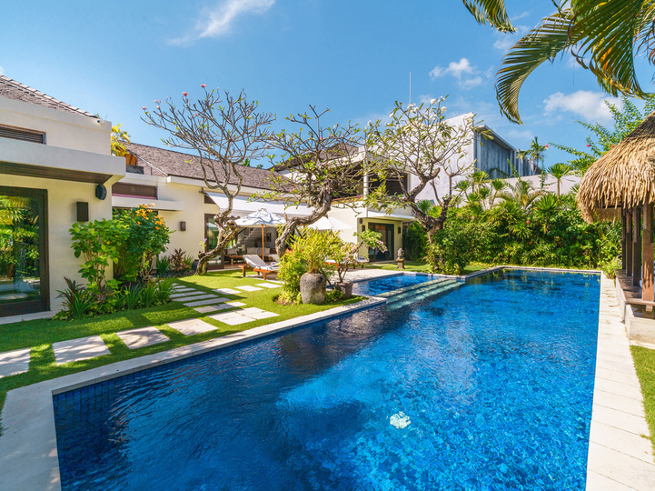 Bali'de Büyüleyici Deniz Kenarı 4BR Villa, 2256