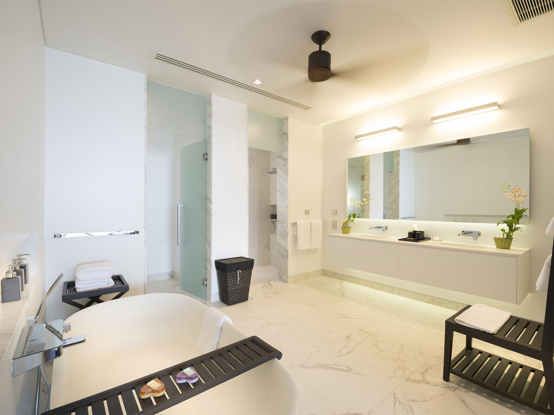 Malaiwana Duplex - Grand ensuite design
