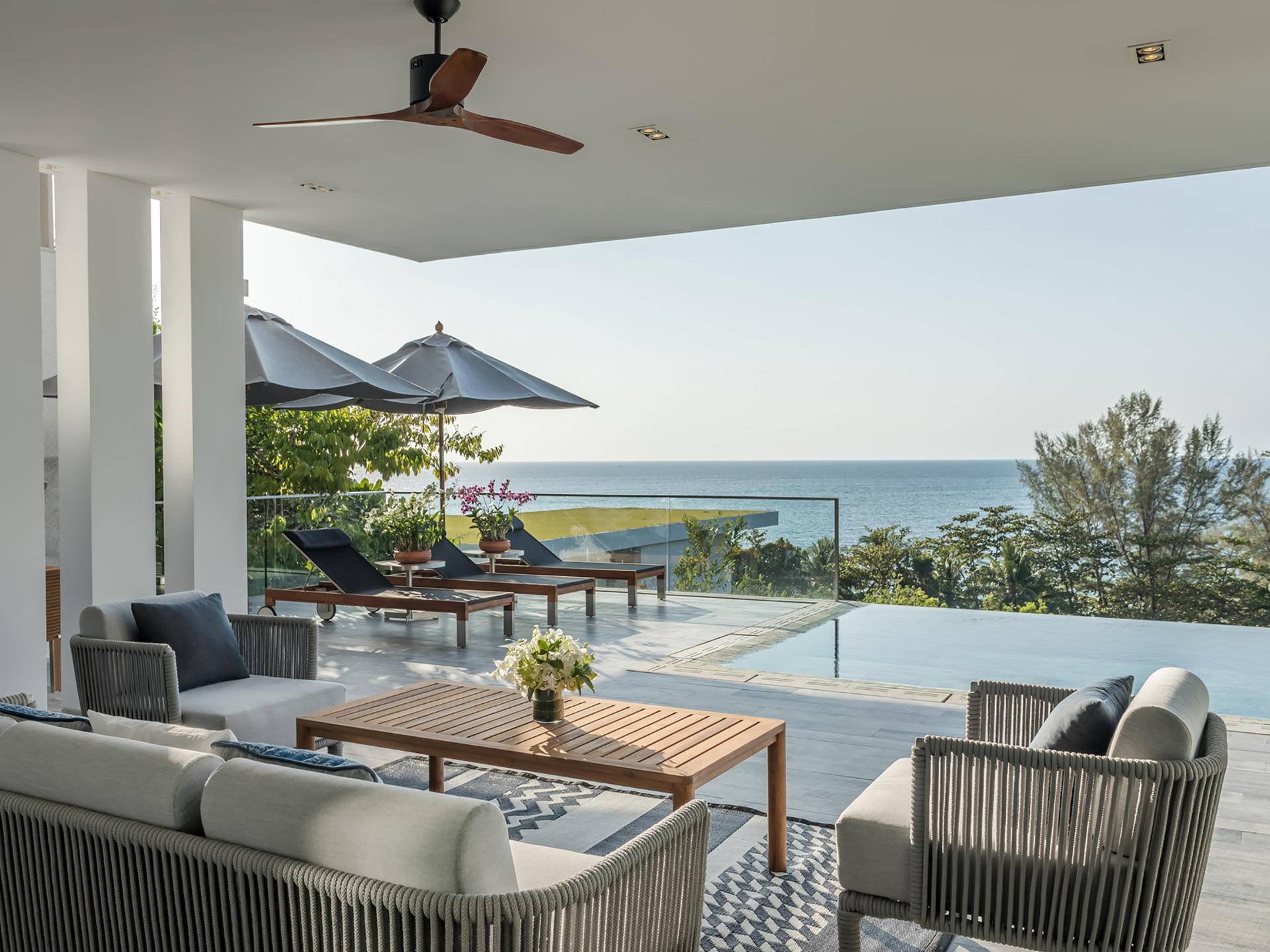 Malaiwana Duplex - Open-plan living area