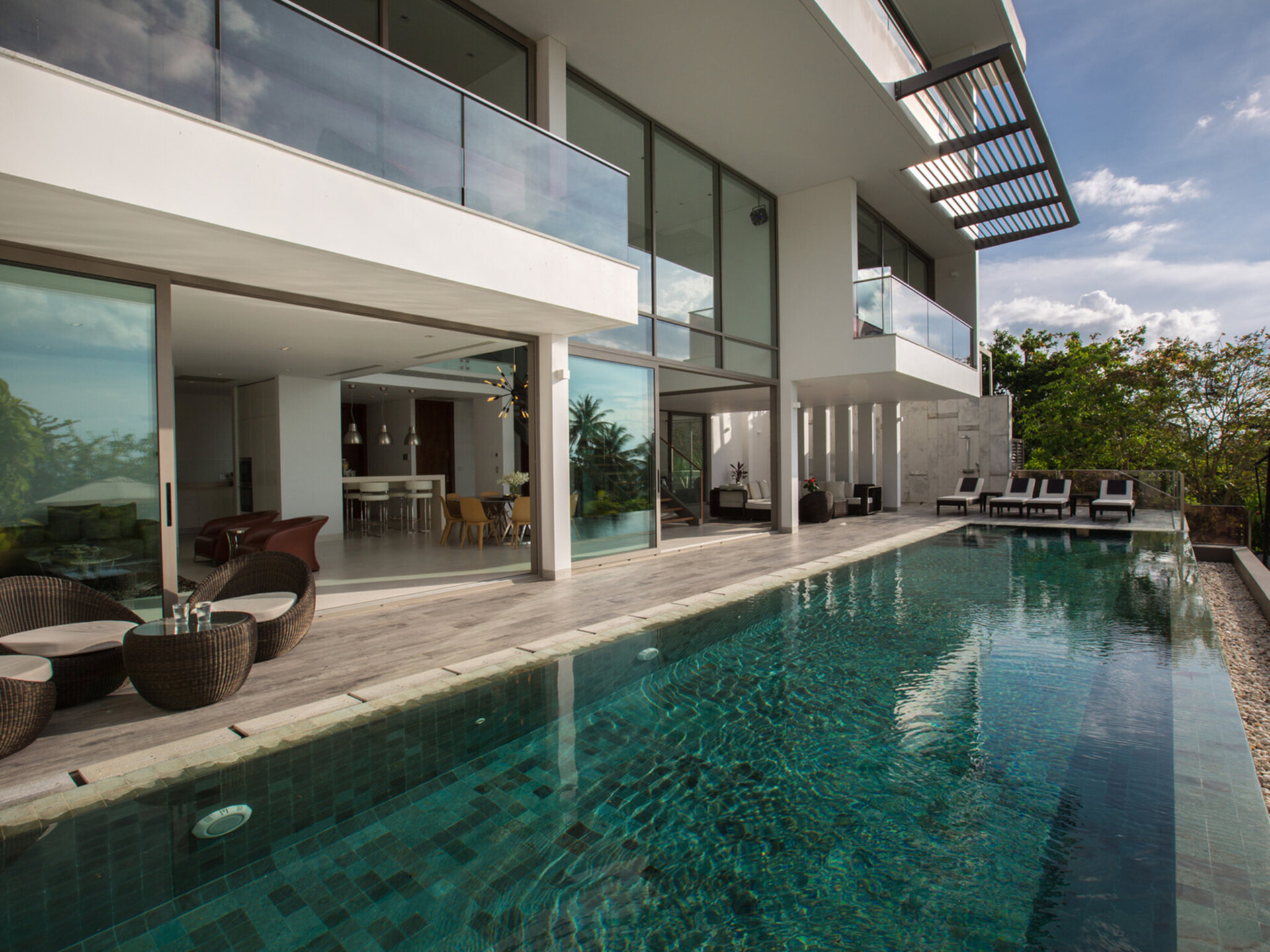 Malaiwana Patio Duplex - Modern tropical holiday villa