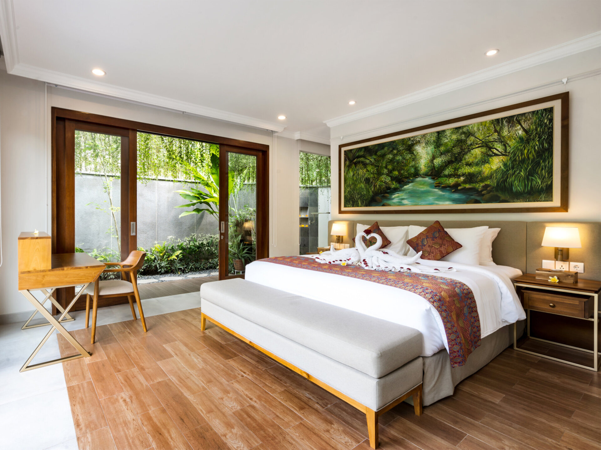 Pala Ubud - Villa Catur - Romantic master bedroom by the pocket garden