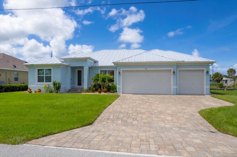 Gorgeous Englewood Waterfront Home With Private Pool