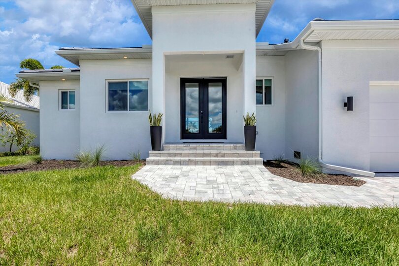 Beautiful brand new Punta Gorda pool home with water view