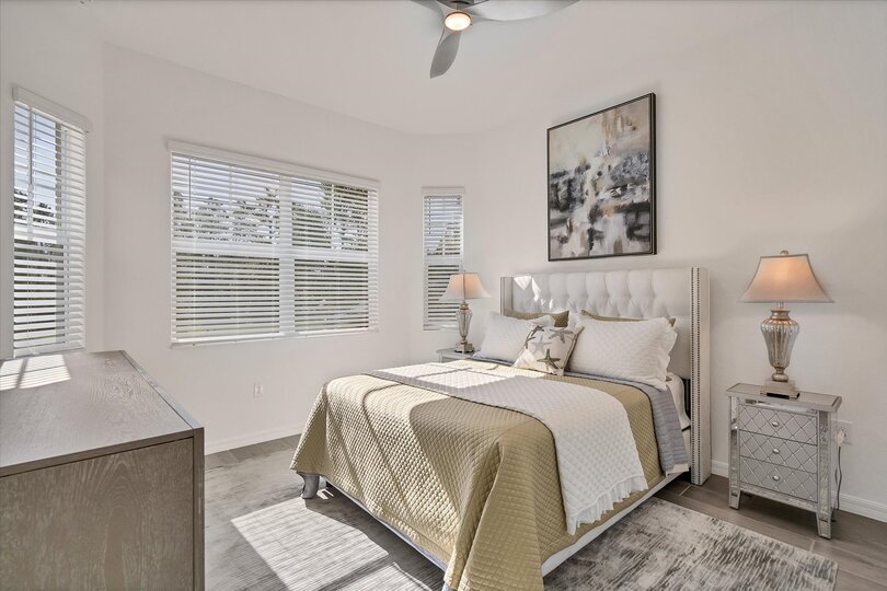 Guest bedroom 2 with queen bed