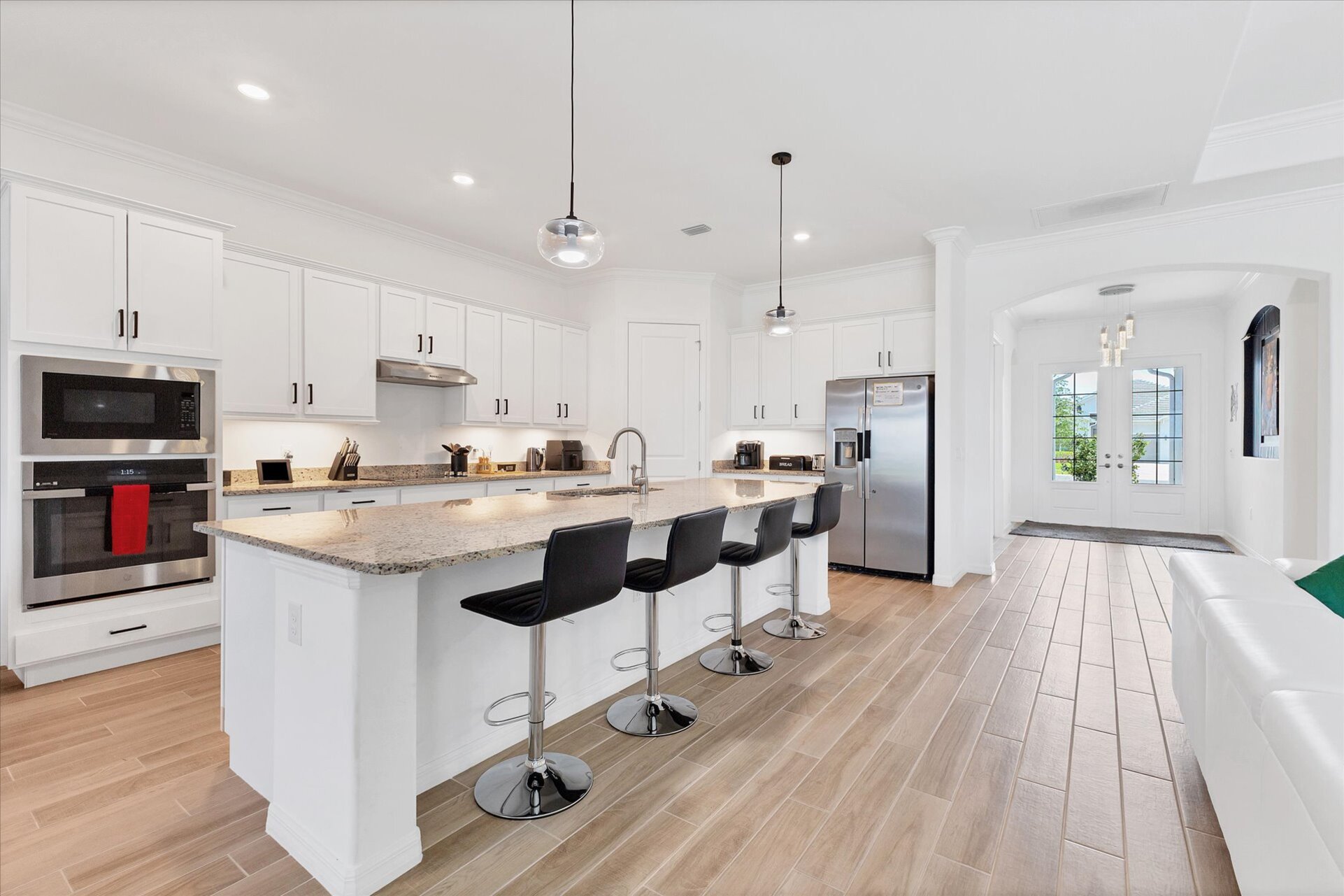 Beautiful, fully-equipped kitchen