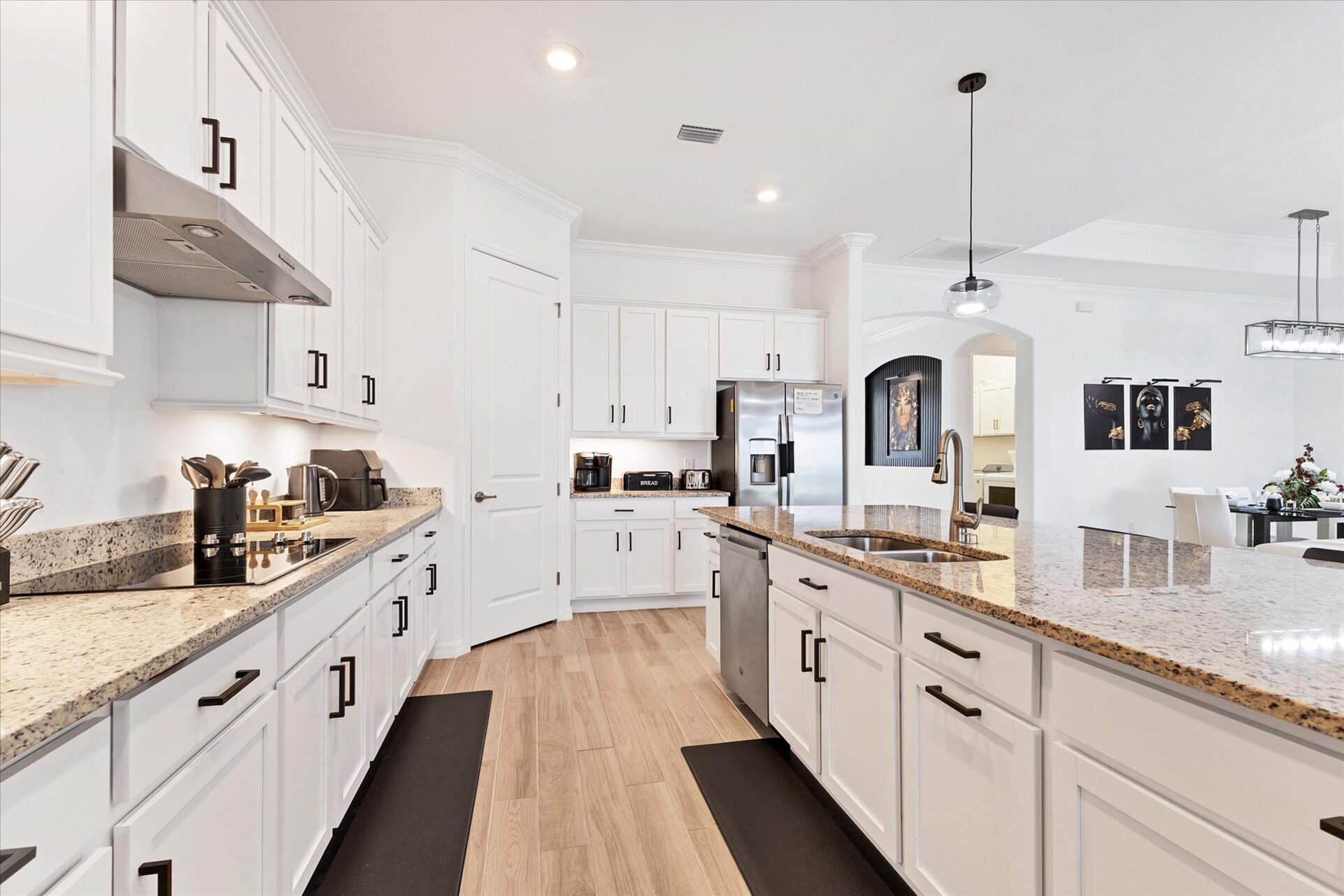 Beautiful, fully-equipped kitchen