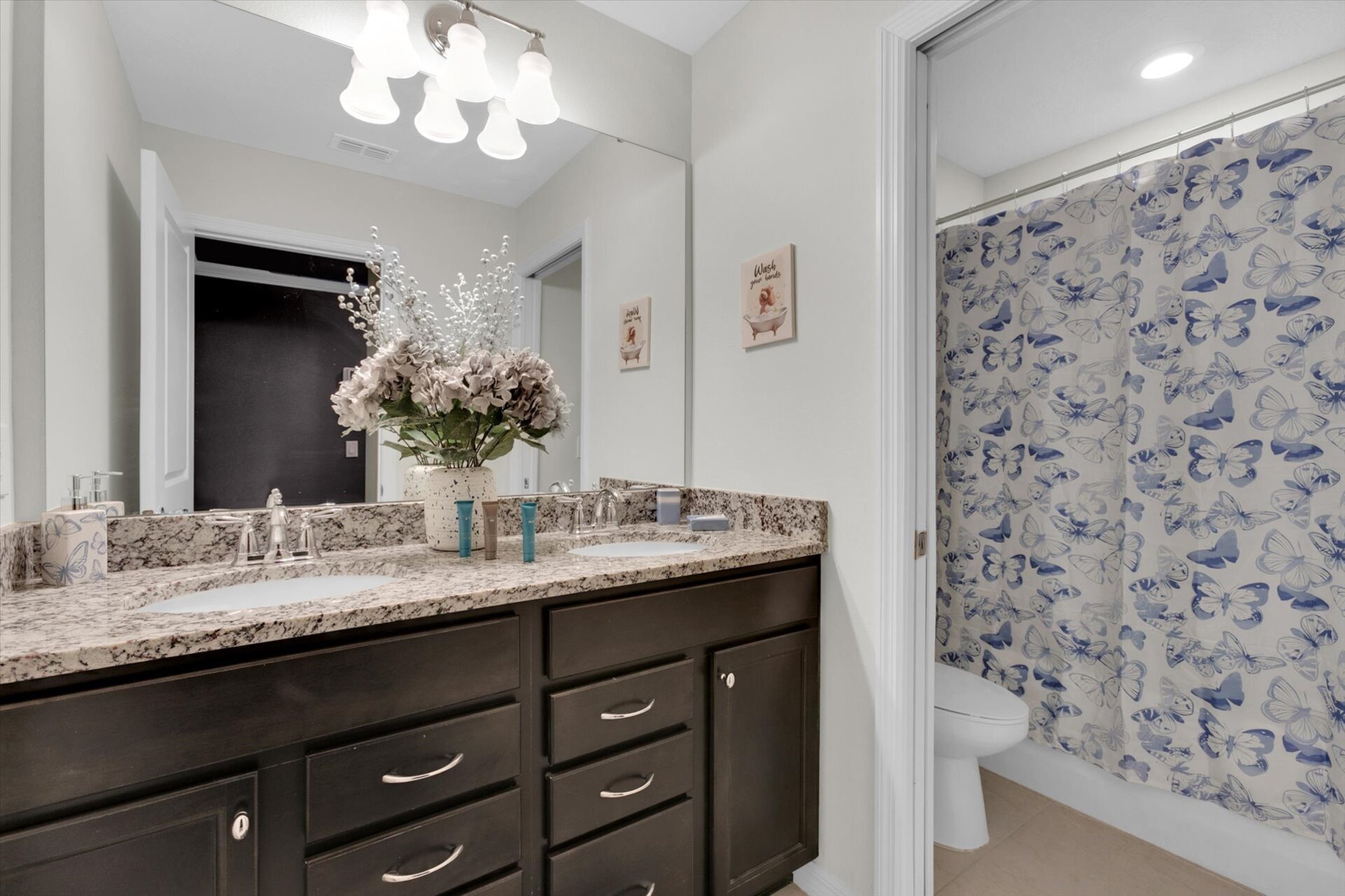 Hall Bathroom 5, Tub/Shower Combo, Upstairs,