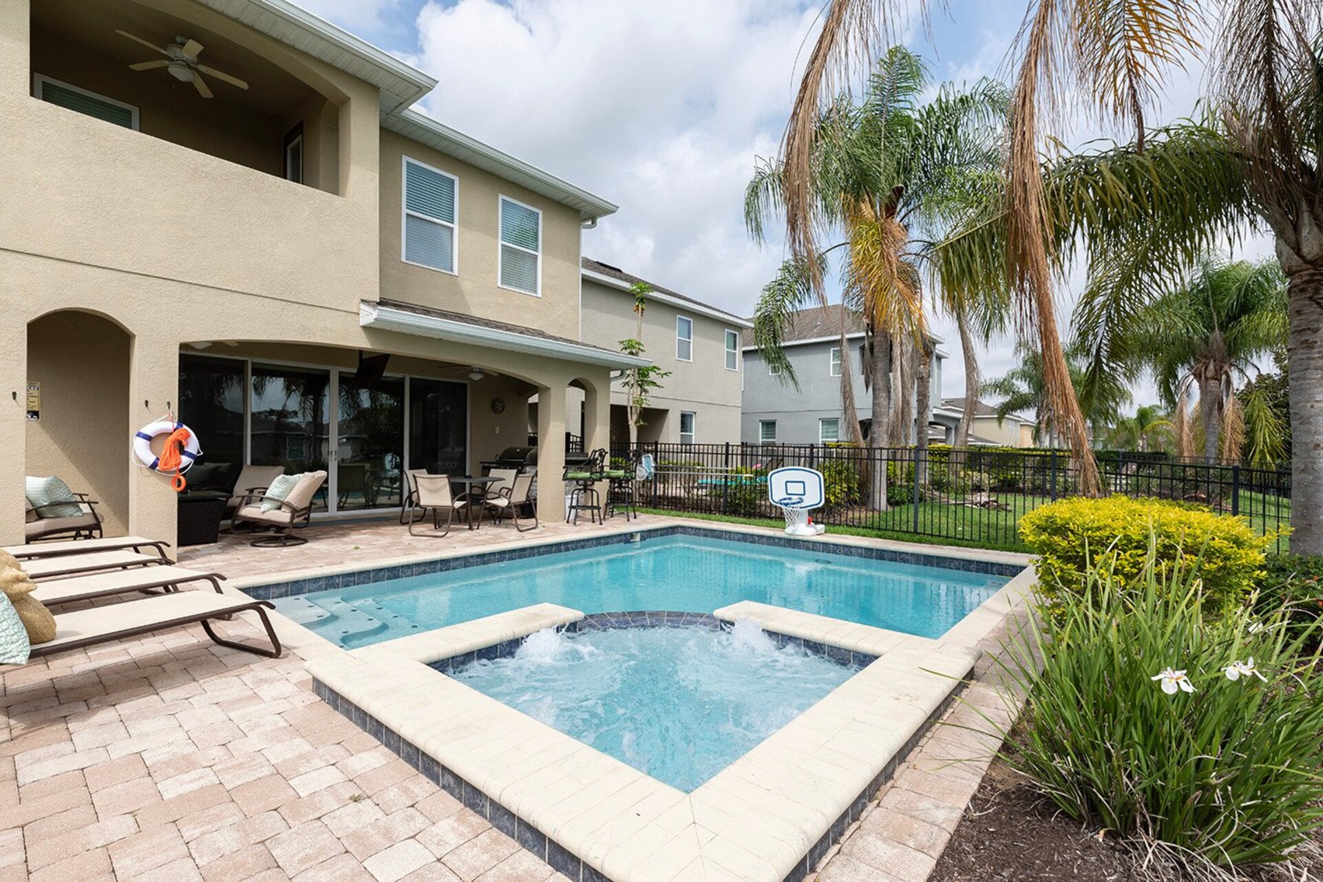 Orlando Villa 1000'de Büyülü Bir Kaçamakta Hayallerinizi Gerçekleştirin