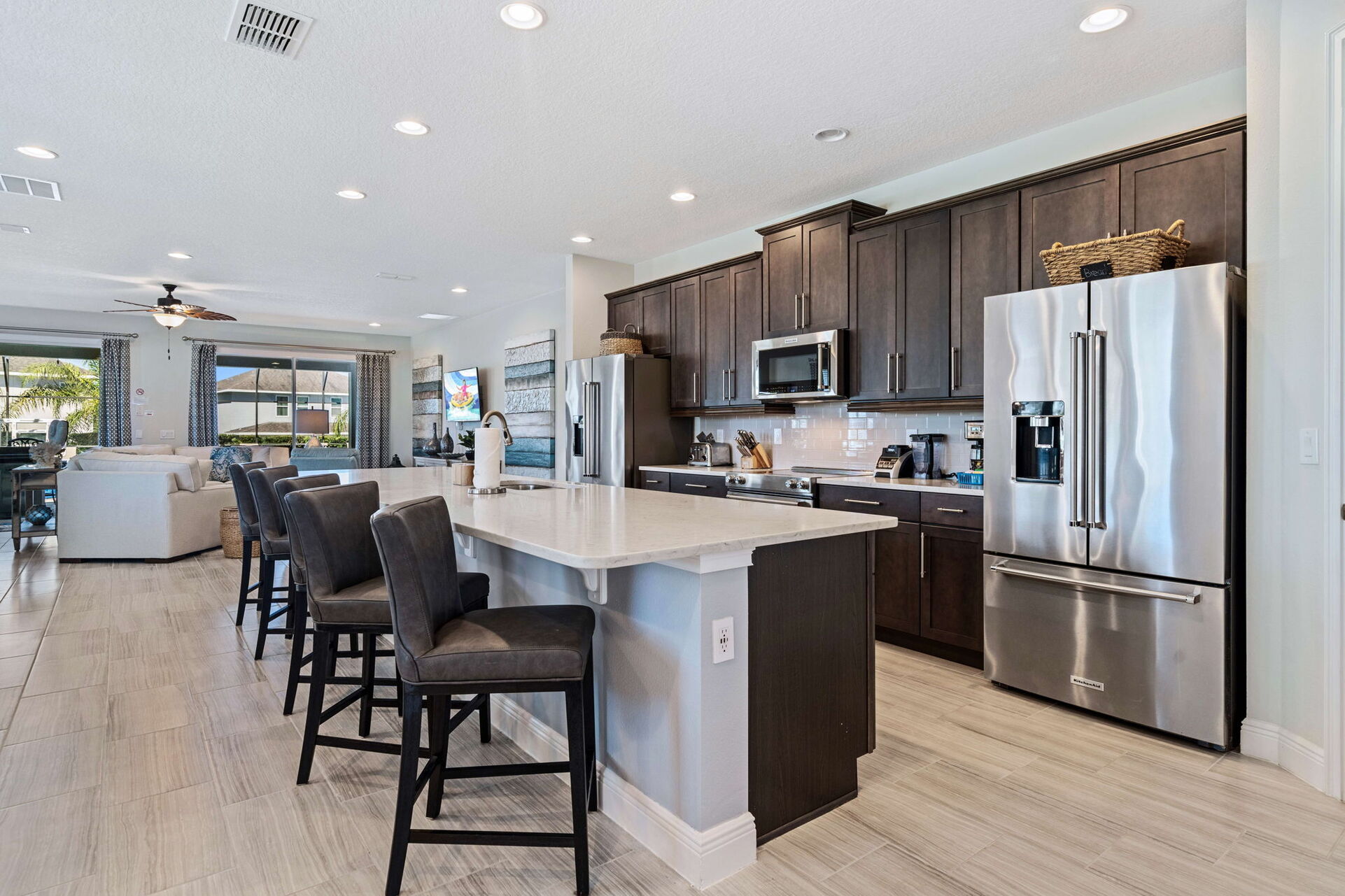 Hayallerinizdeki saklı cennette rahatlayın ve yenilenin: Orlando Villa 1000