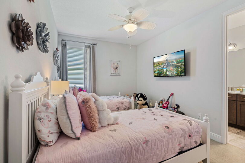Hayallerinizdeki saklı cennette rahatlayın ve yenilenin: Orlando Villa 1000