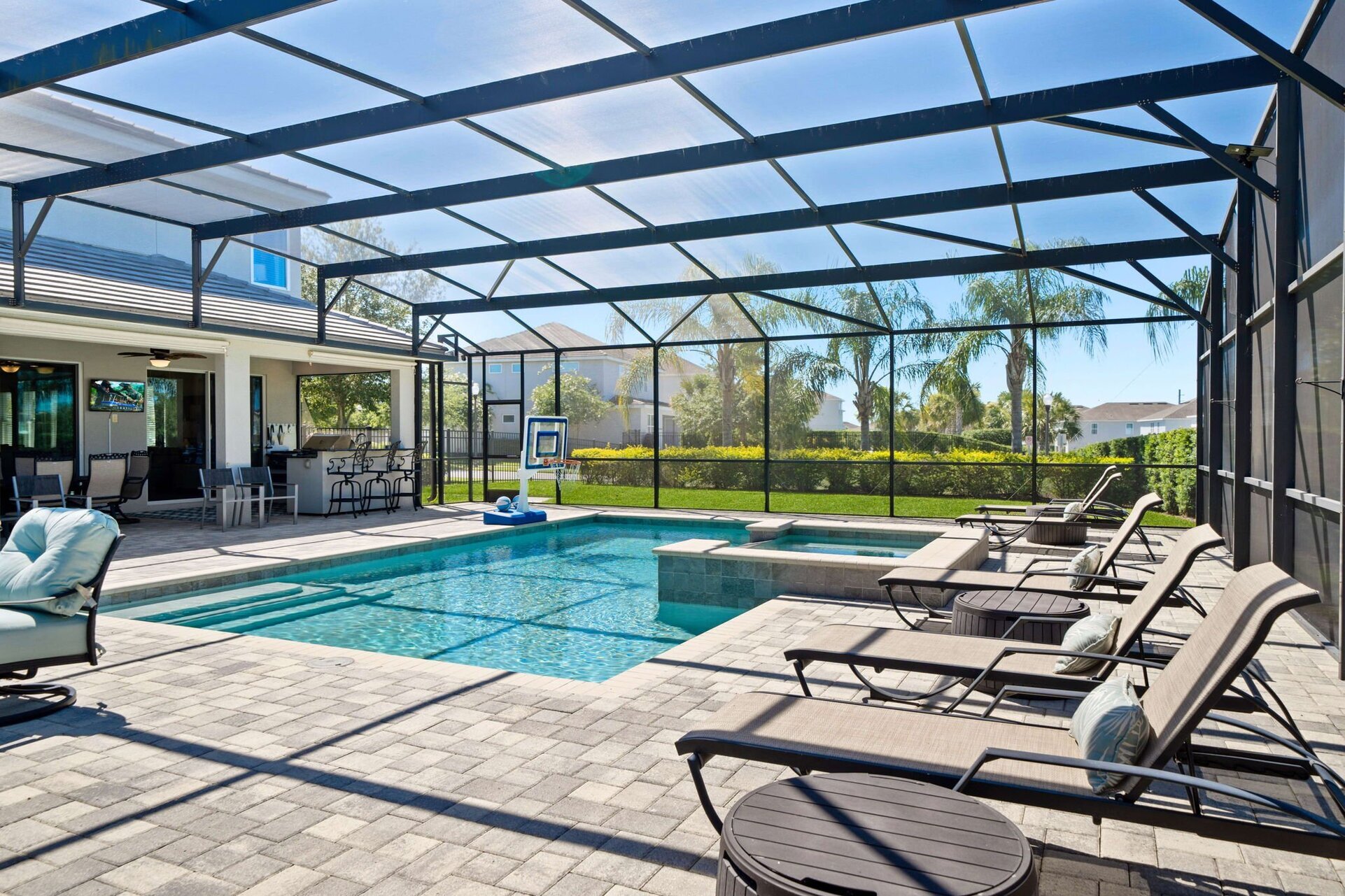 Hayallerinizdeki saklı cennette rahatlayın ve yenilenin: Orlando Villa 1000