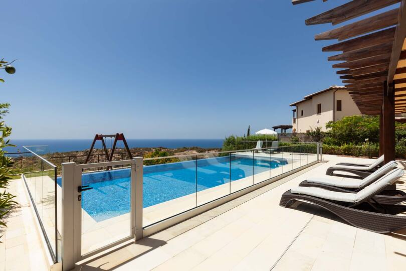 Lüksün ve Sonsuz Deniz Manzaralarının Cenneti, Paphos, Cyprus