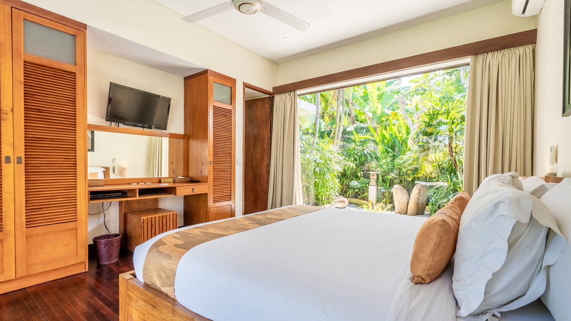 Seminyak'ta Kendi 5 Yıldızlı Özel Villanızı En İyi Fiyata Kiralayın, Bali Villa 2246