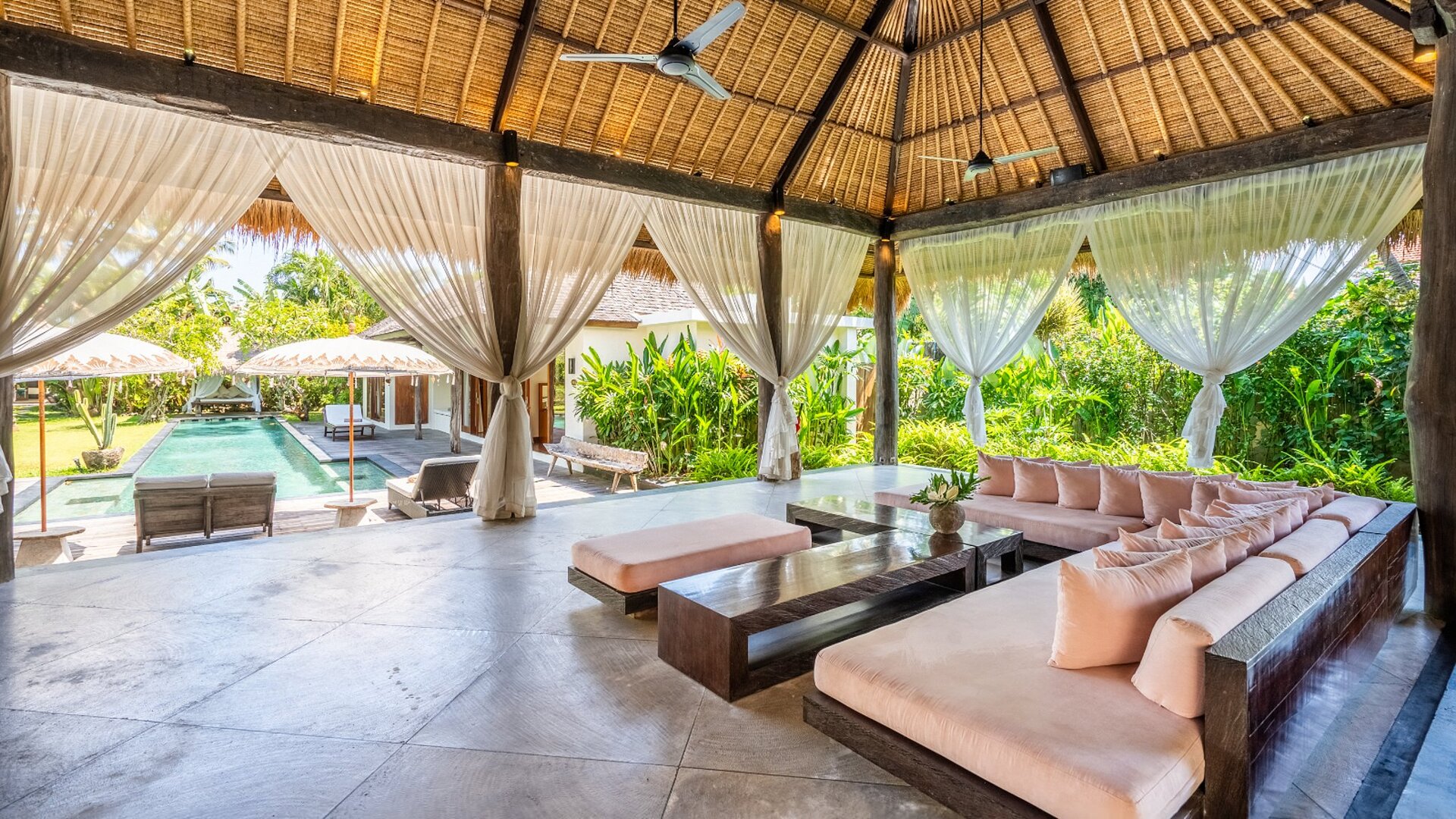 Seminyak'ta Kendi 5 Yıldızlı Özel Villanızı En İyi Fiyata Kiralayın, Bali Villa 2246