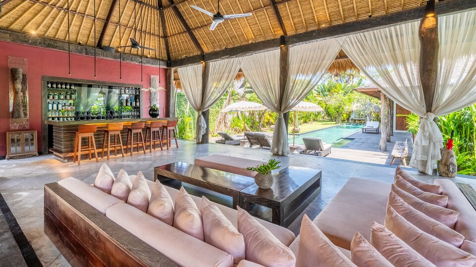 Seminyak'ta Kendi 5 Yıldızlı Özel Villanızı En İyi Fiyata Kiralayın, Bali Villa 2246