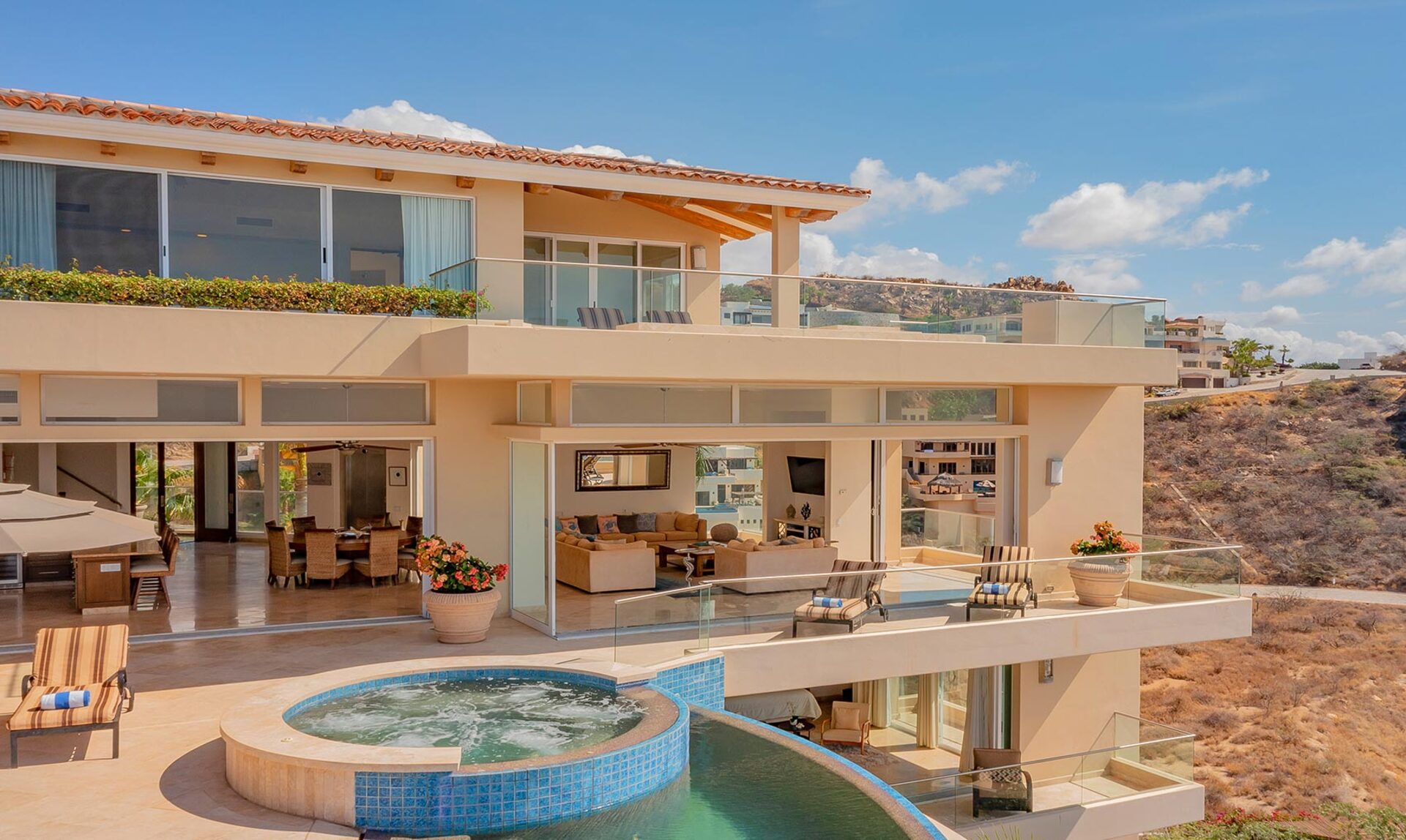 Cabo San Lucas'ta Eşsiz Lüks Villa Deneyimi: Villa 1053