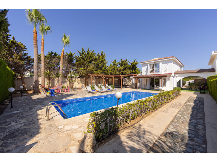 5 Yıldızlı Villa Tatilleri, Protaras Villa 1720'yi gururla sunar.