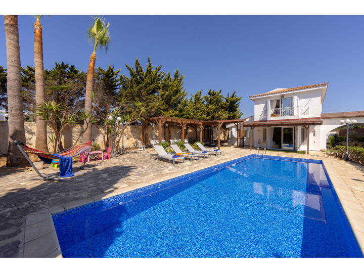 5 Yıldızlı Villa Tatilleri, Protaras Villa 1720'yi gururla sunar.