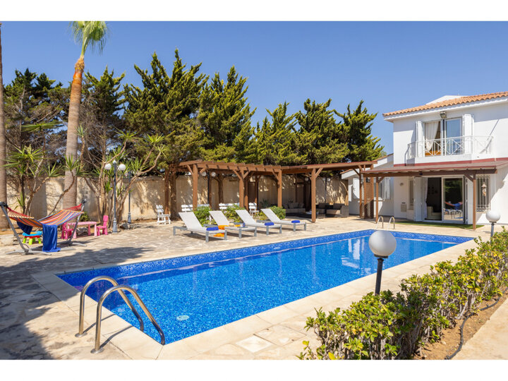 5 Yıldızlı Villa Tatilleri, Protaras Villa 1720'yi gururla sunar.