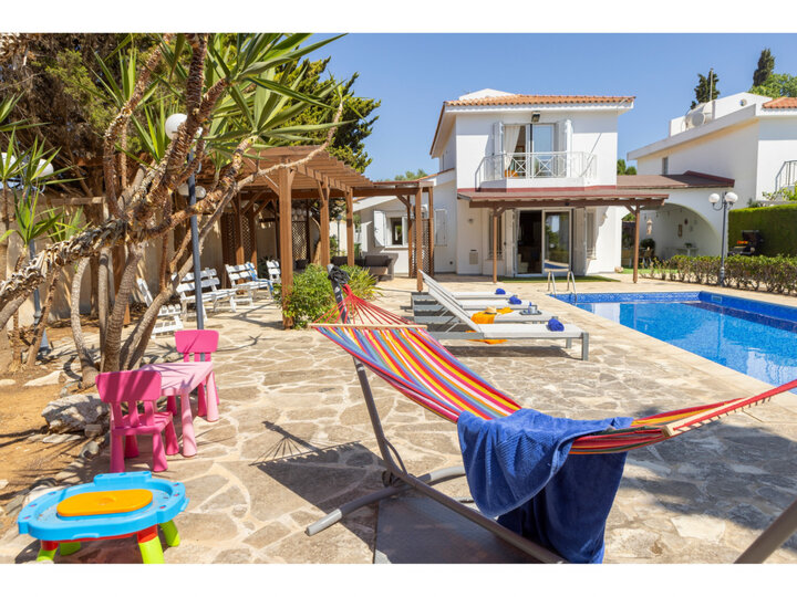 5 Yıldızlı Villa Tatilleri, Protaras Villa 1720'yi gururla sunar.