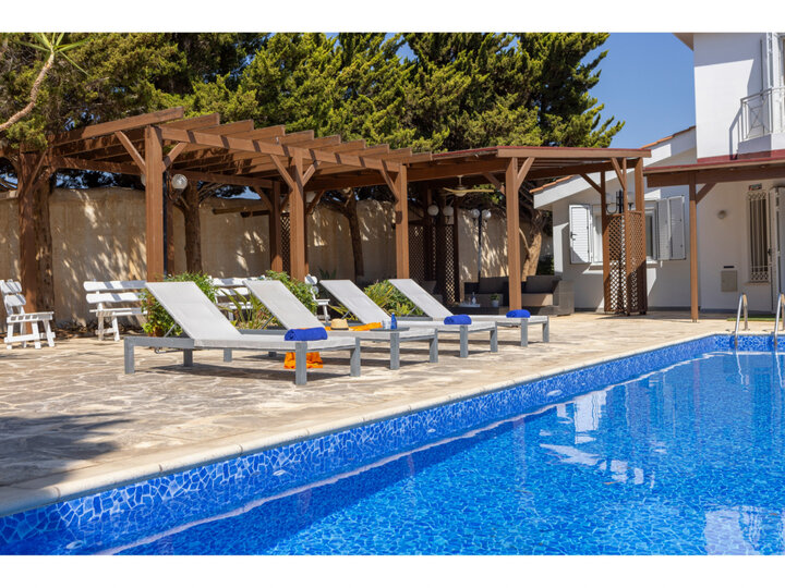 5 Yıldızlı Villa Tatilleri, Protaras Villa 1720'yi gururla sunar.