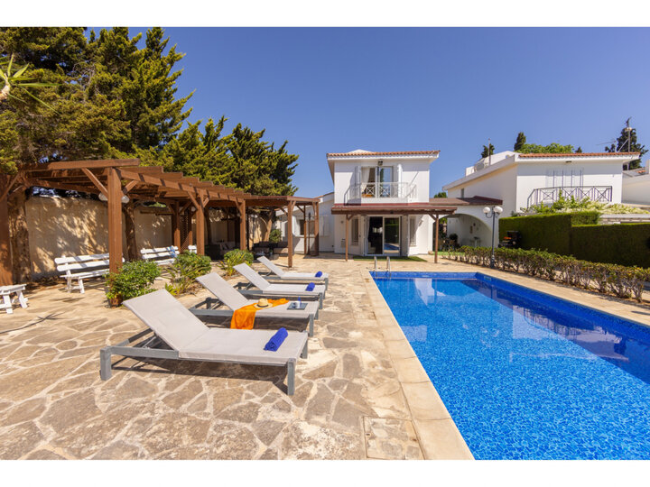 5 Yıldızlı Villa Tatilleri, Protaras Villa 1720'yi gururla sunar.