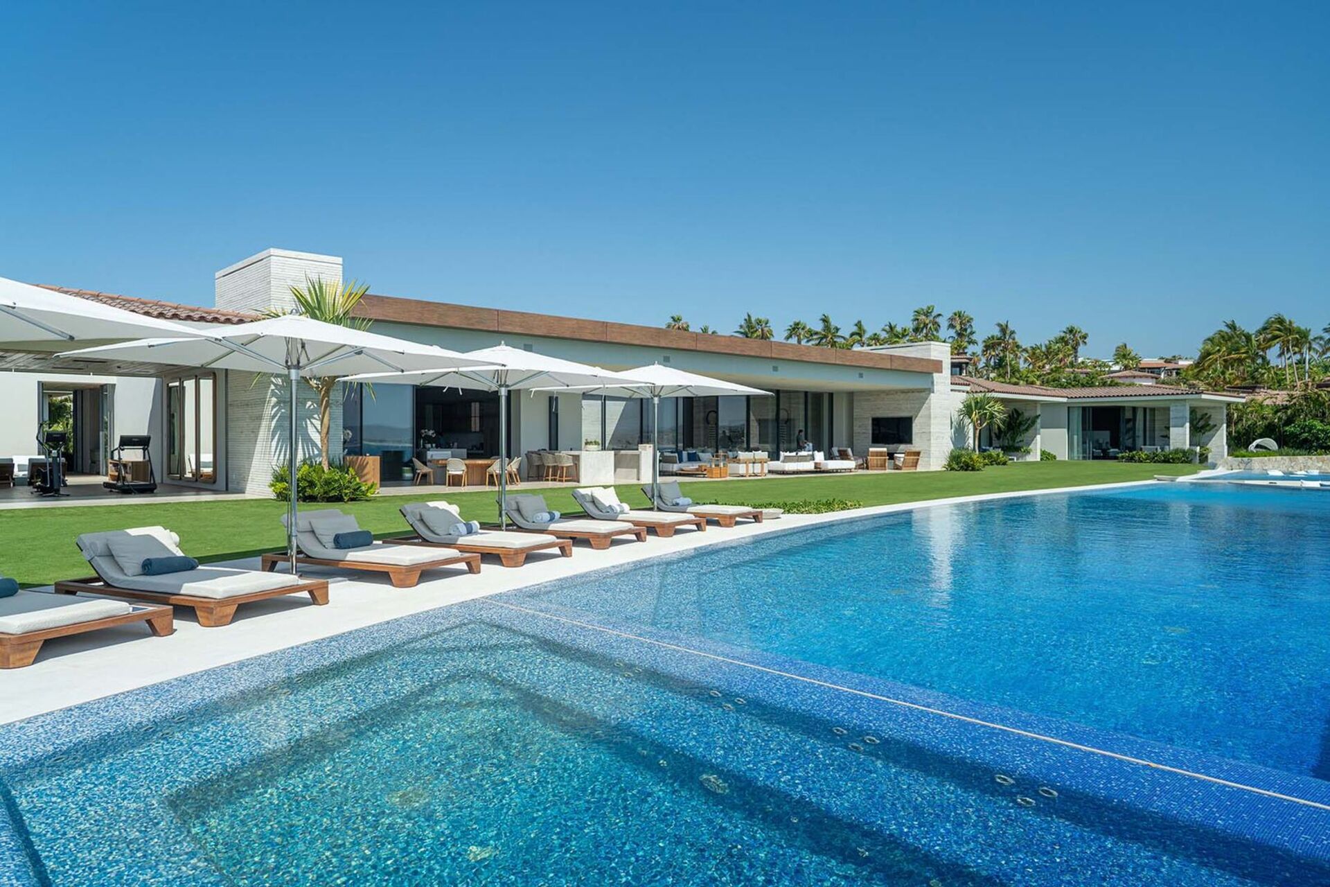 Cabo San Jose Villa 1048'de Lüksün Özünü Keşfedin: Sahil Cennetiniz Sizi Bekliyor