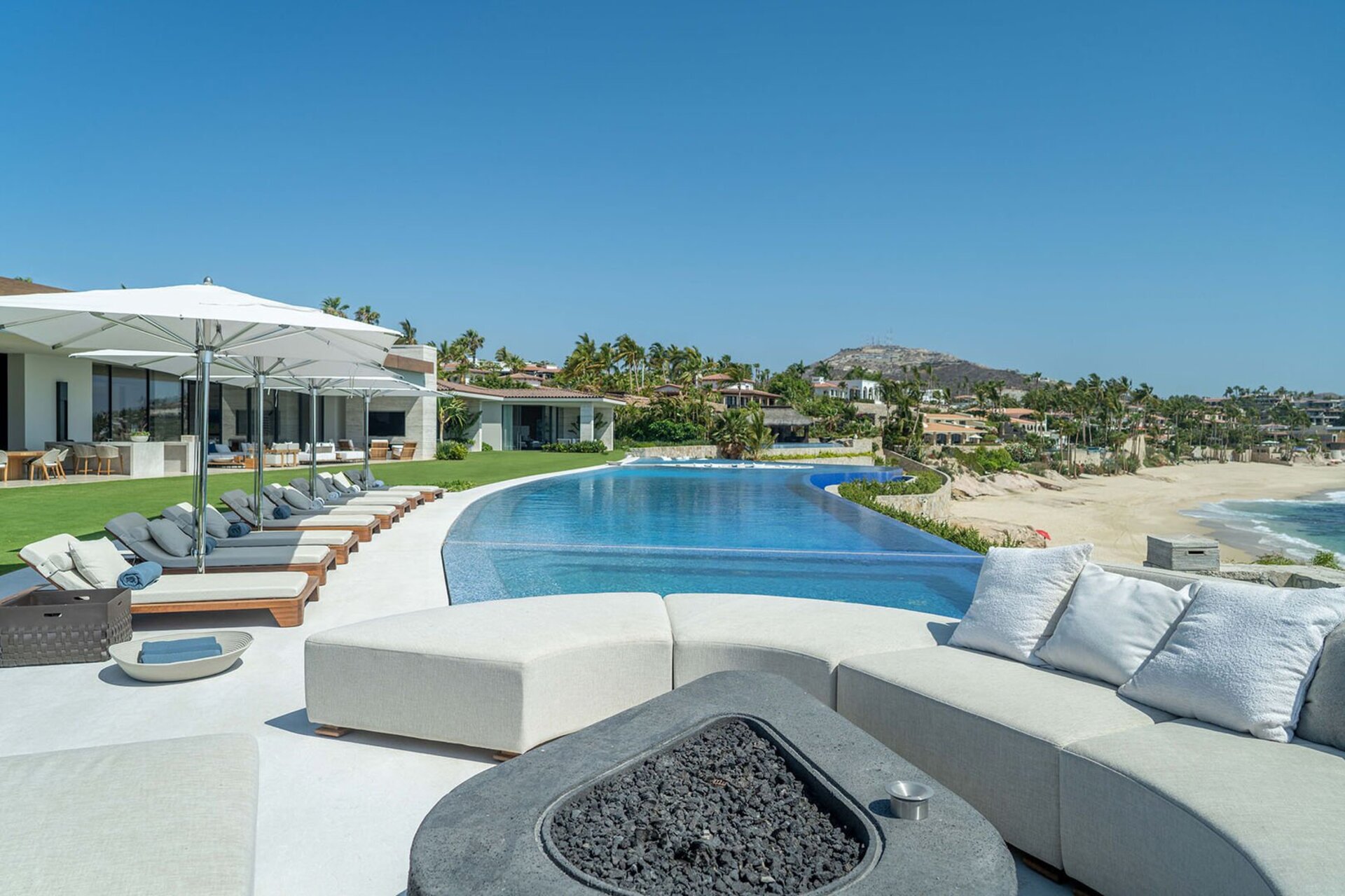 Cabo San Jose Villa 1048'de Lüksün Özünü Keşfedin: Sahil Cennetiniz Sizi Bekliyor