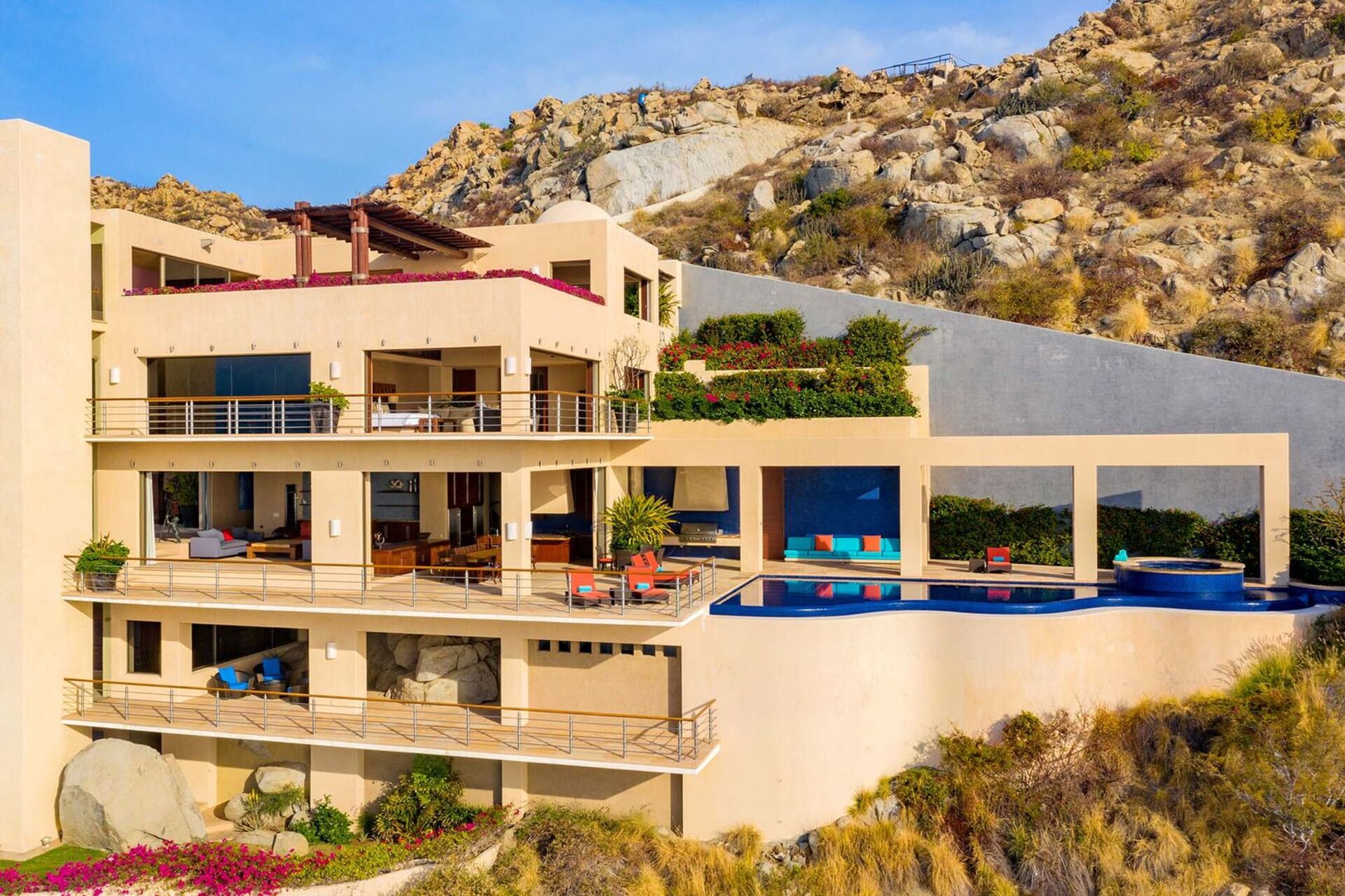 Cabo San Lucas Villa 1053'te Eşsiz Lüks ve Unutulmaz Manzaralar Sizi Bekliyor