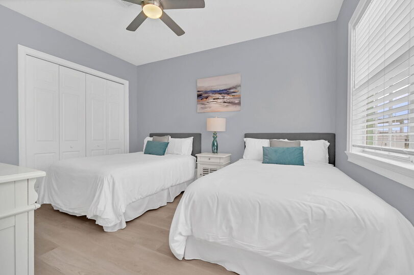 The other bedroom in the annex features two twin beds