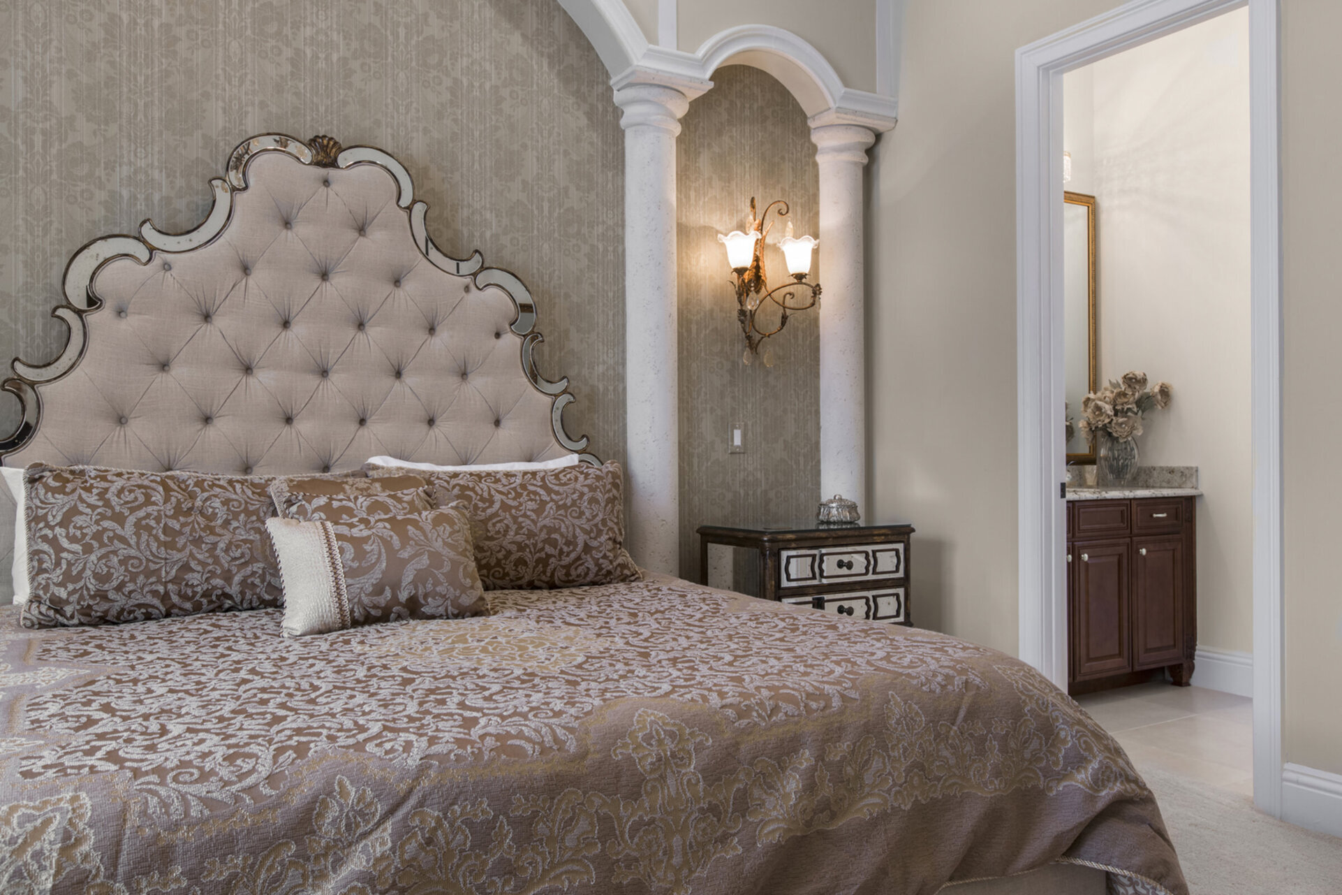 This luxurious suite has an en-suite bathroom
