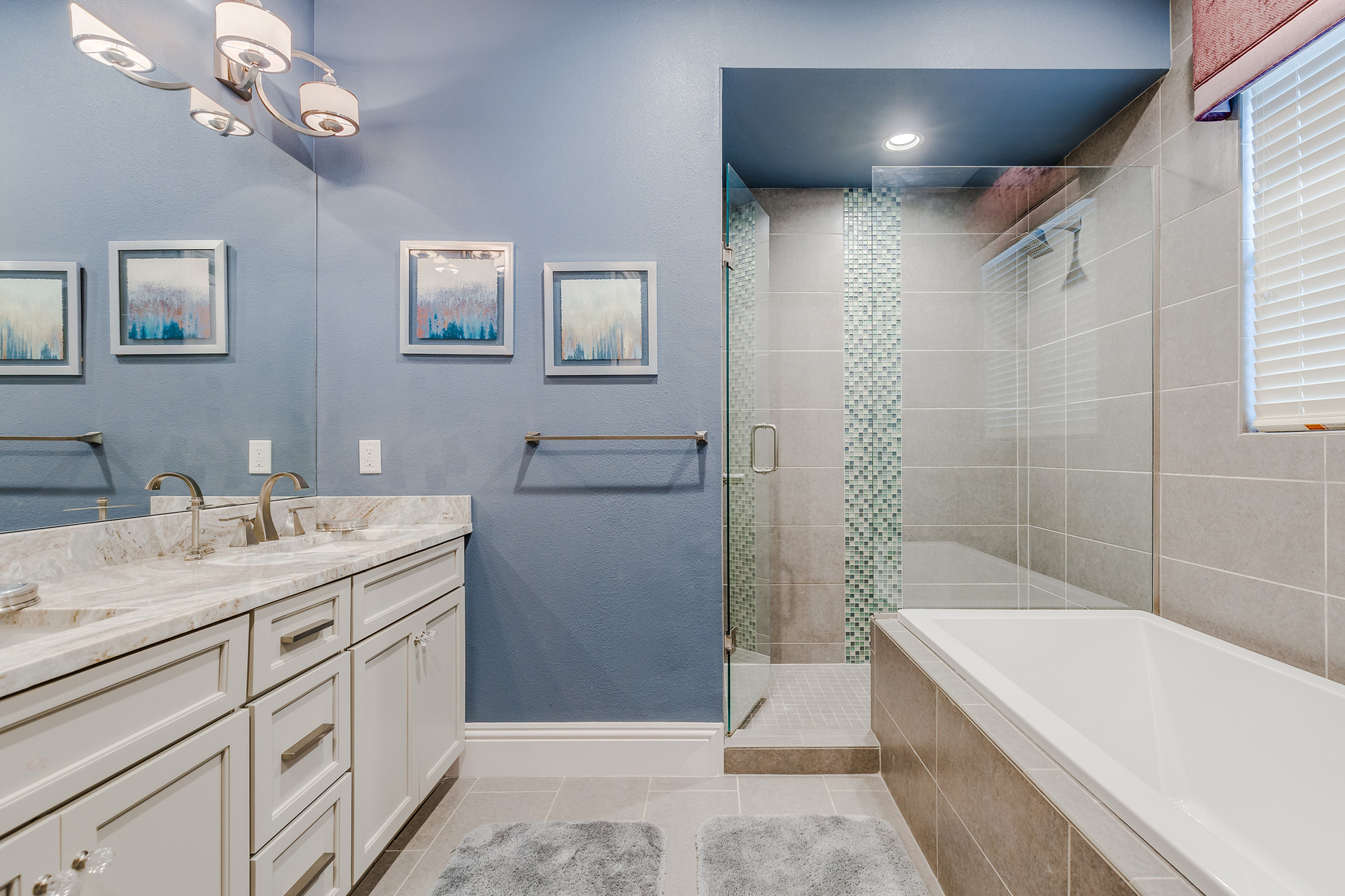 Large ensuite bathroom