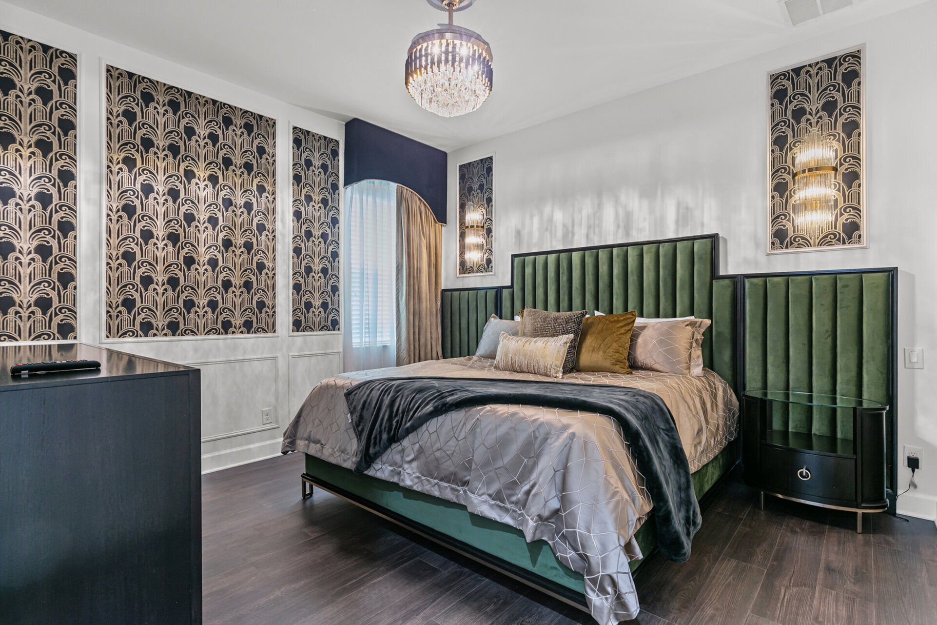 Ground floor bedroom with King bed.