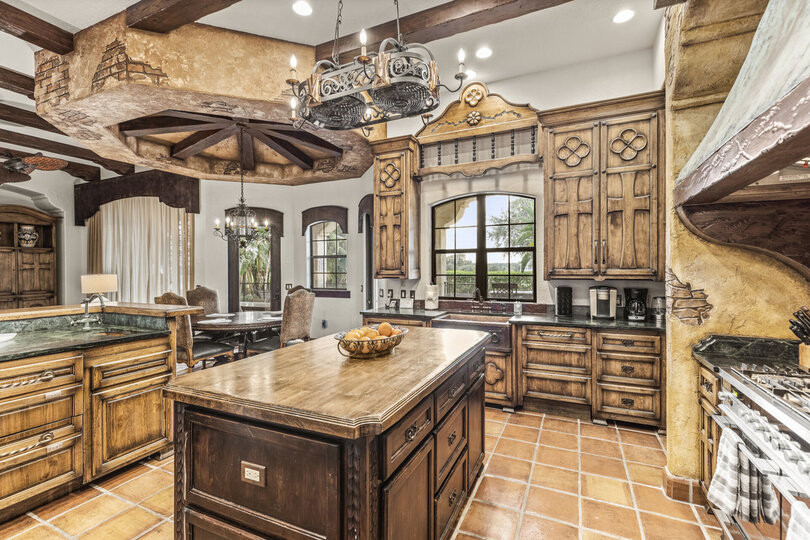 Cook delicious meals with your friends and family in the spacious kitchen