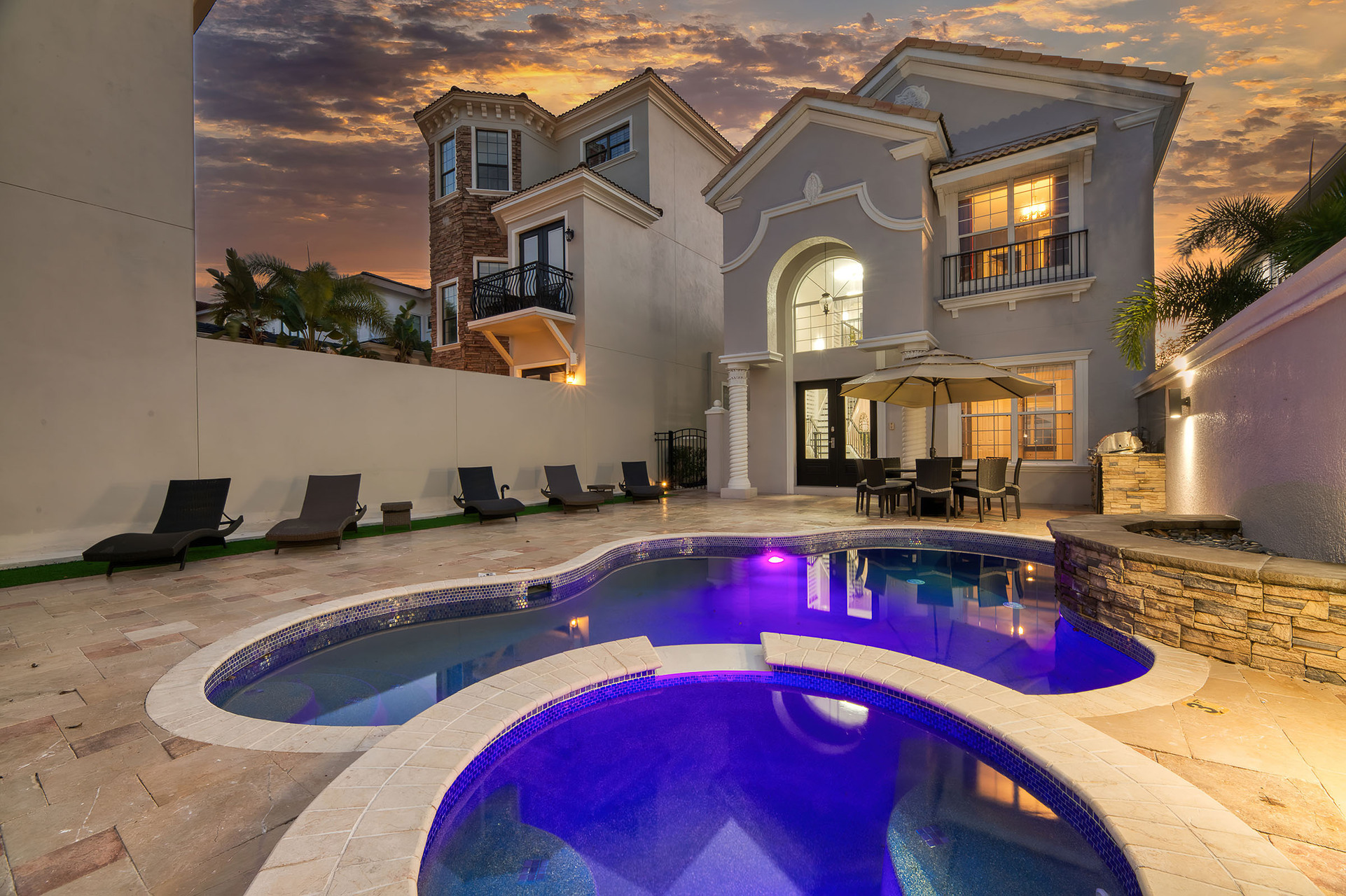 Orlando, 6603'te Lüks 5 Yatak Odalı Villa