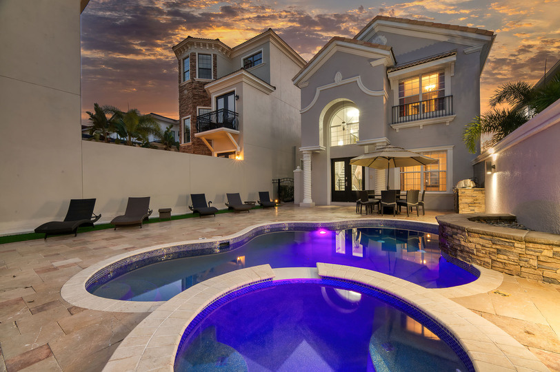 Orlando, 6603'te Lüks 5 Yatak Odalı Villa