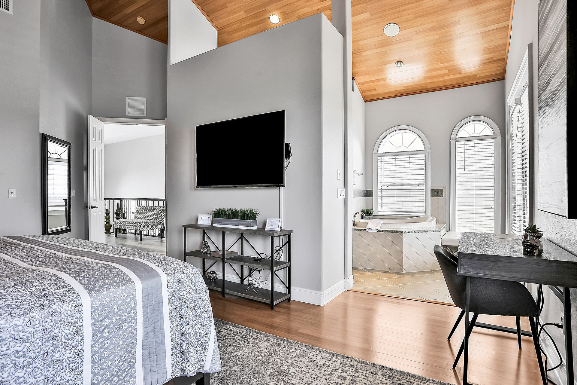 Orlando, 6603'te Lüks 5 Yatak Odalı Villa