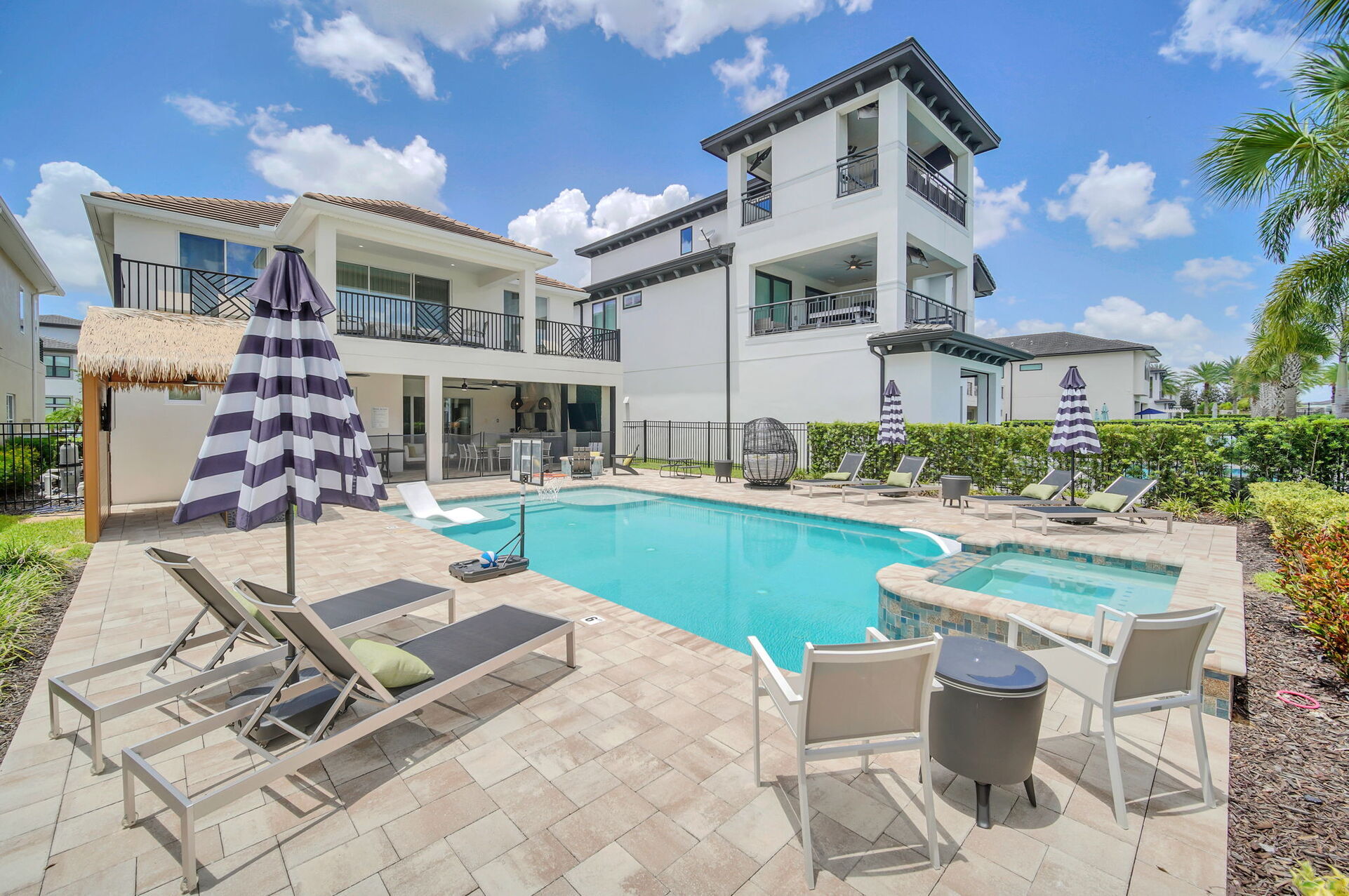 Orlando Oasis'te Lüks 6 Yatak Odalı Villa, 6635