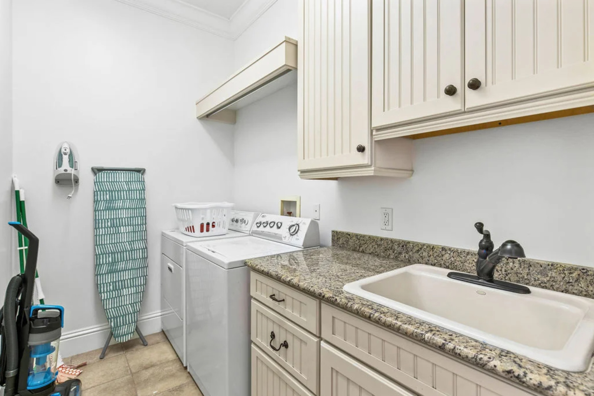 Orlando Cenneti Sizi Bekliyor: 5 Yatak Odalı Villa, 6649