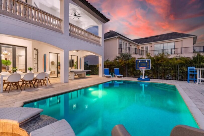 Orlando Cenneti Sizi Bekliyor: 5 Yatak Odalı Villa, 6649