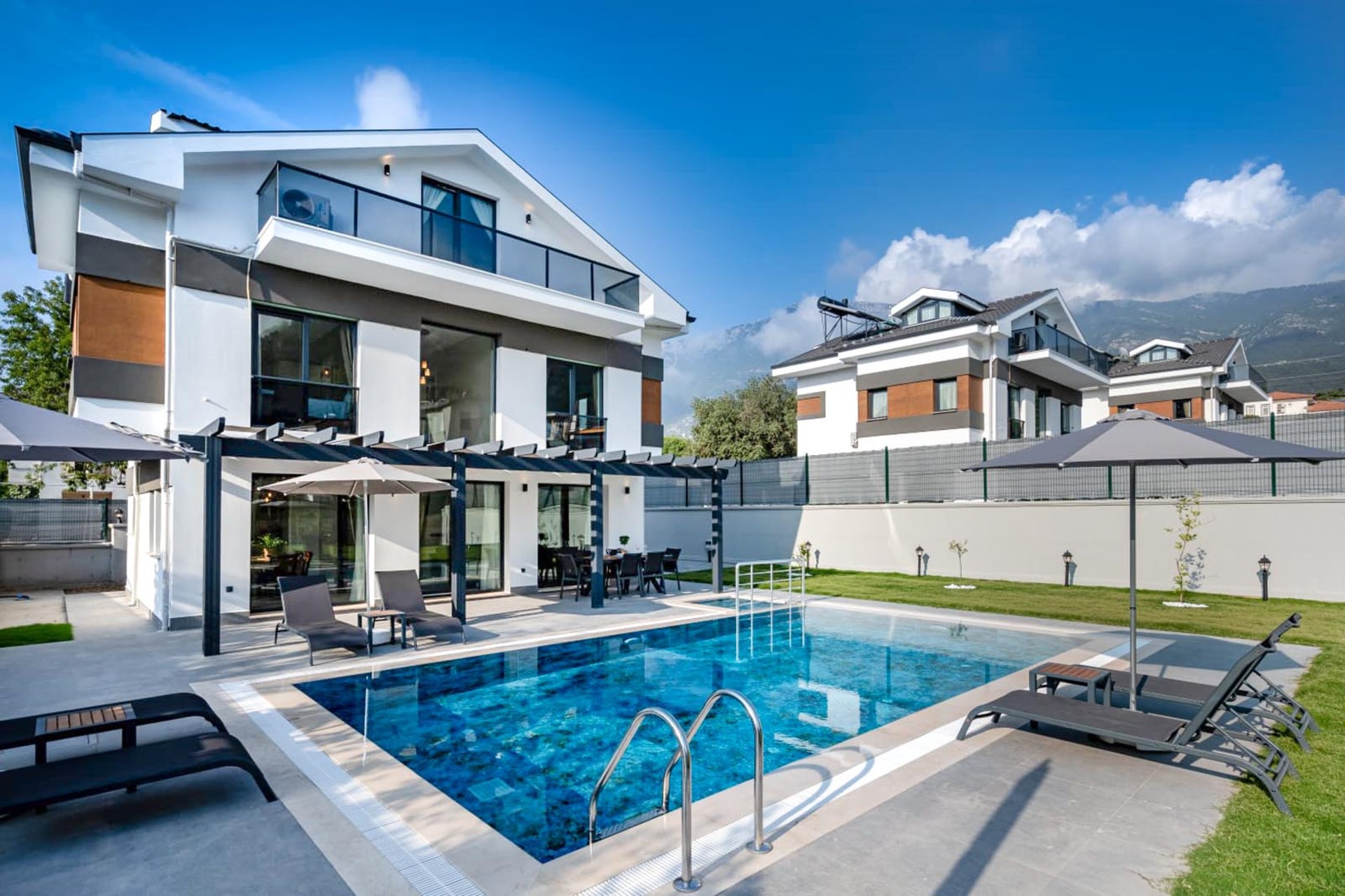 A Private Villa Escape Beneath the Sun 1030