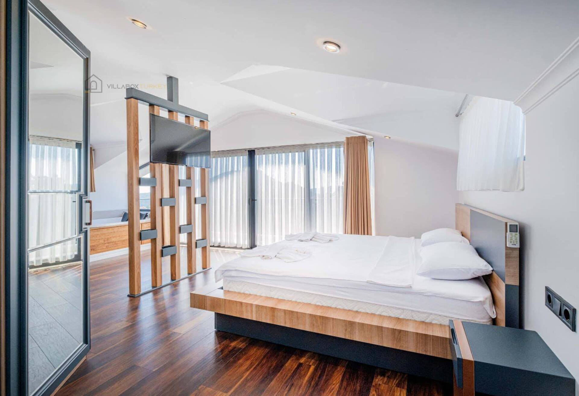 A Beautiful Home for Easy Escapes 1036